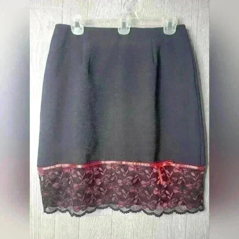 Women's Easy Pieces New York pencil skirt. Size 10 P